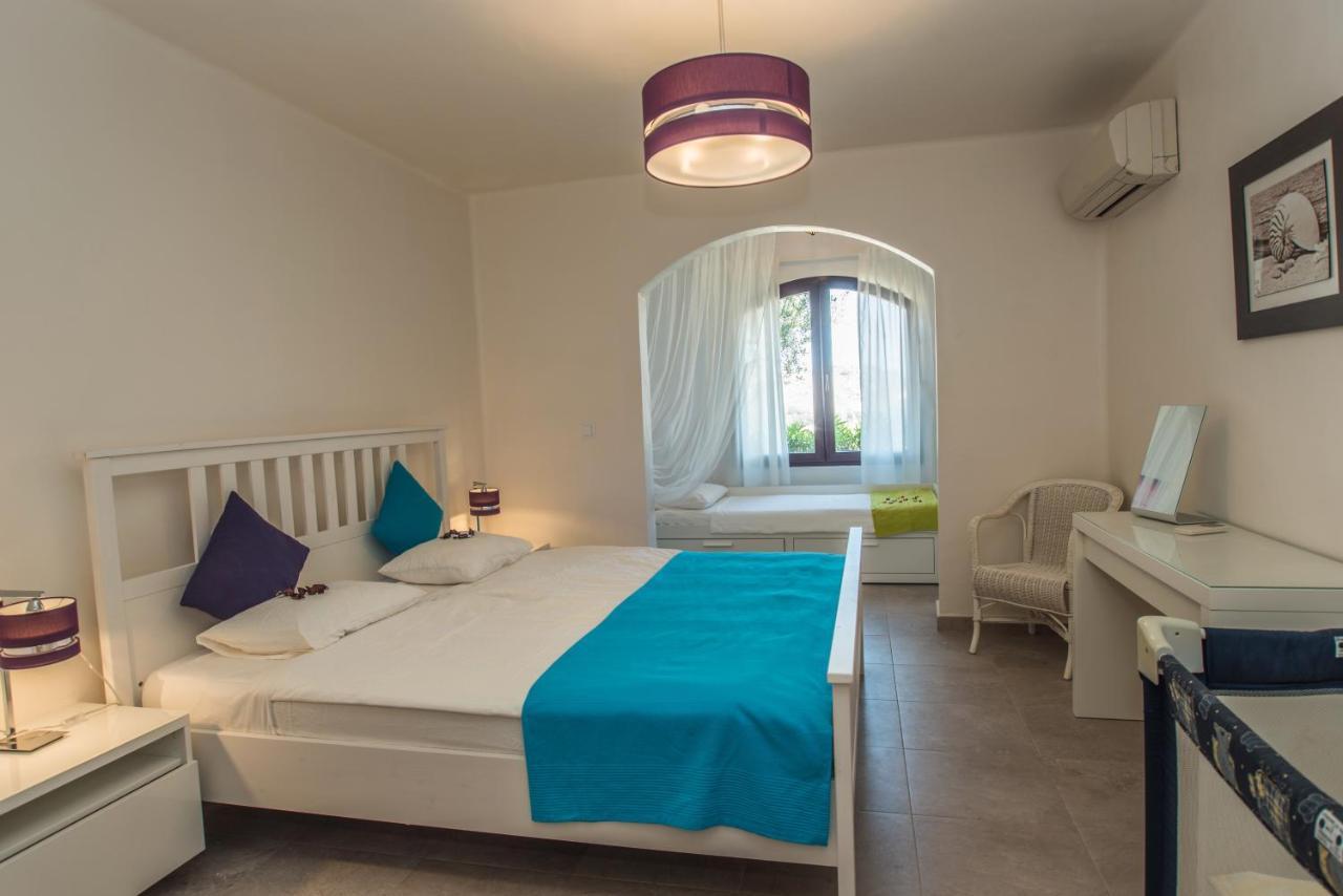 Villa Mediterránea: Spacious Luxury with Sea Views Atamaria Exterior photo