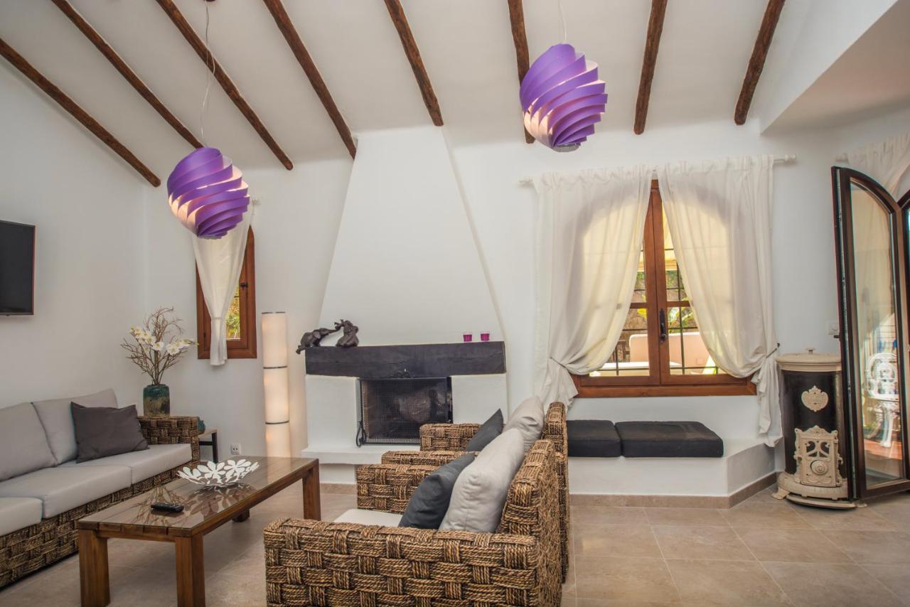 Villa Mediterránea: Spacious Luxury with Sea Views Atamaria Exterior photo