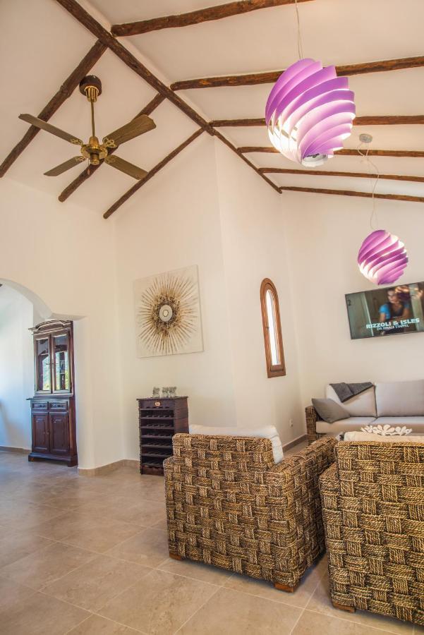 Villa Mediterránea: Spacious Luxury with Sea Views Atamaria Exterior photo