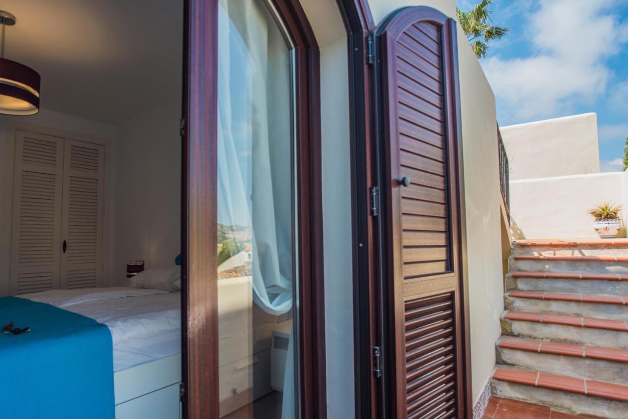 Villa Mediterránea: Spacious Luxury with Sea Views Atamaria Exterior photo