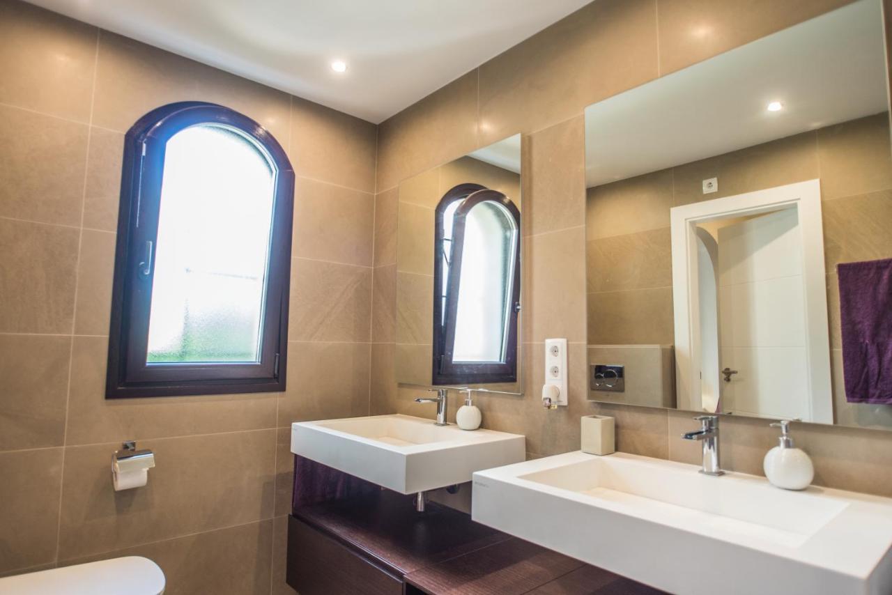 Villa Mediterránea: Spacious Luxury with Sea Views Atamaria Exterior photo