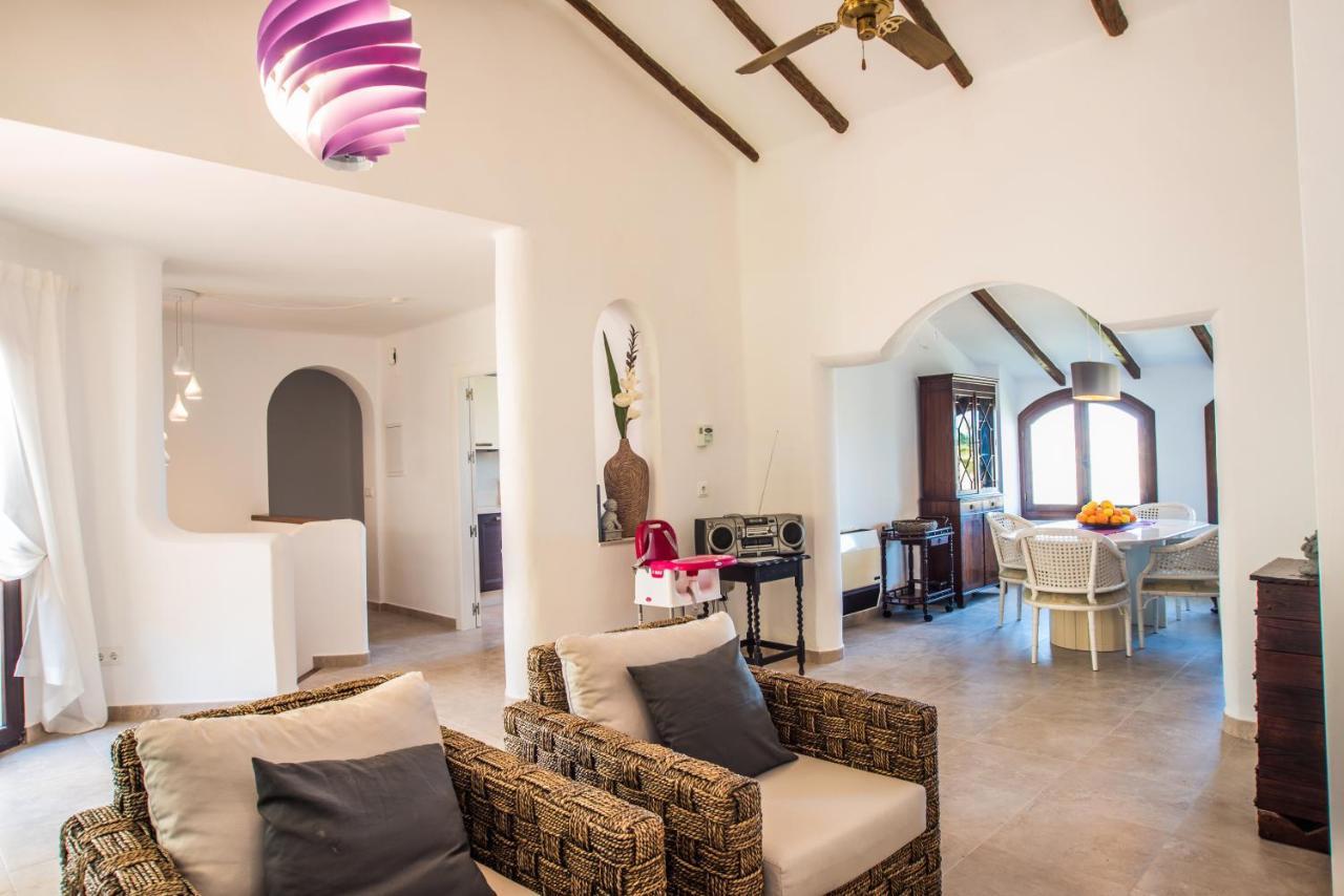 Villa Mediterránea: Spacious Luxury with Sea Views Atamaria Exterior photo
