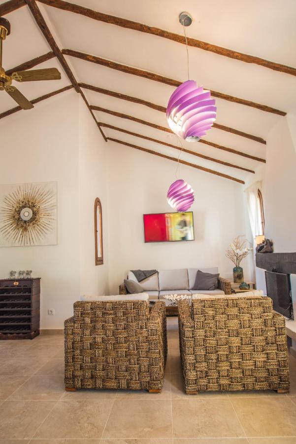 Villa Mediterránea: Spacious Luxury with Sea Views Atamaria Exterior photo