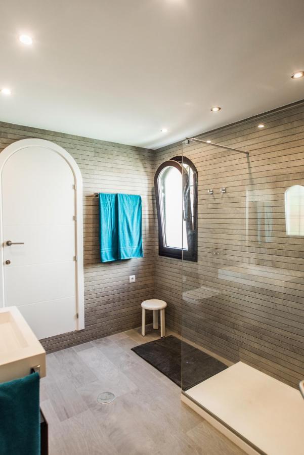 Villa Mediterránea: Spacious Luxury with Sea Views Atamaria Exterior photo