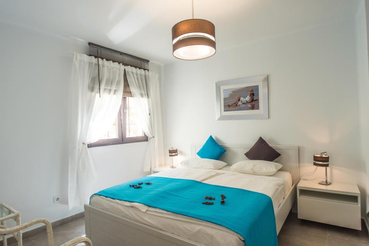Villa Mediterránea: Spacious Luxury with Sea Views Atamaria Exterior photo
