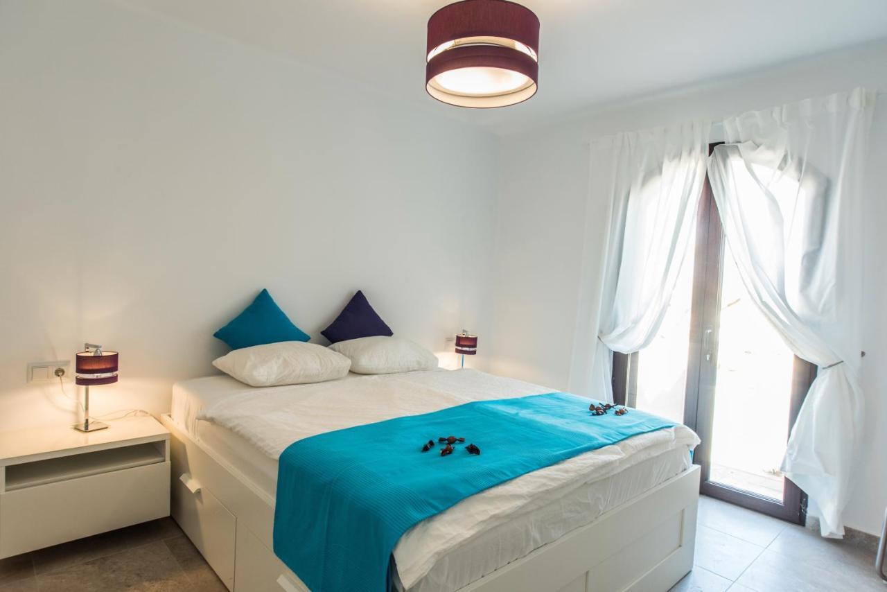 Villa Mediterránea: Spacious Luxury with Sea Views Atamaria Exterior photo