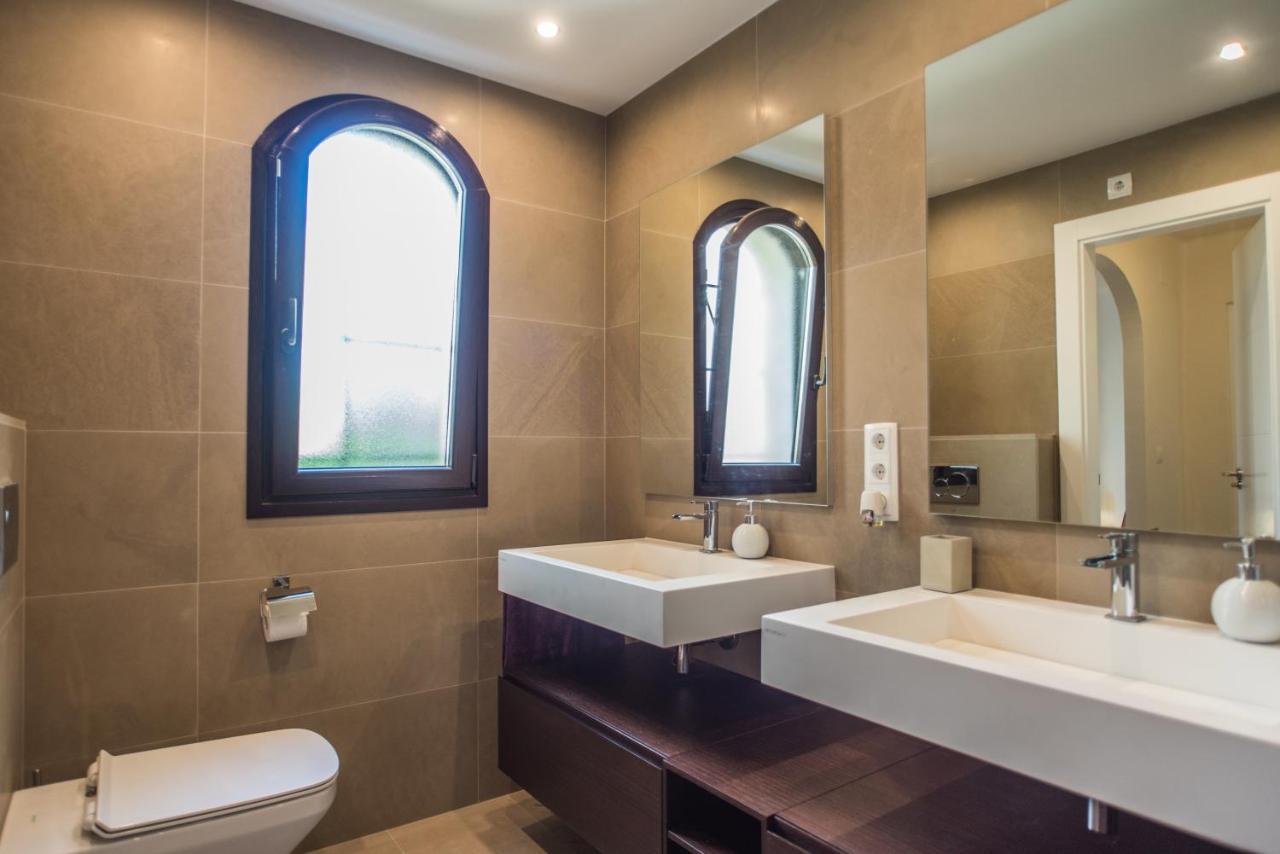 Villa Mediterránea: Spacious Luxury with Sea Views Atamaria Exterior photo